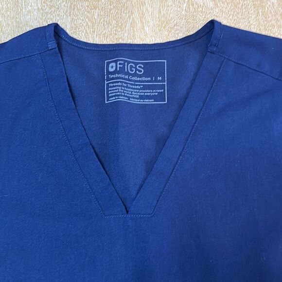 Figs Casma Three-Pocket scrub top - Picture 2 of 5